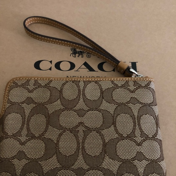 Authentic Coach Signature Khaki/Cherries Wristlet - Picture 4 of 7